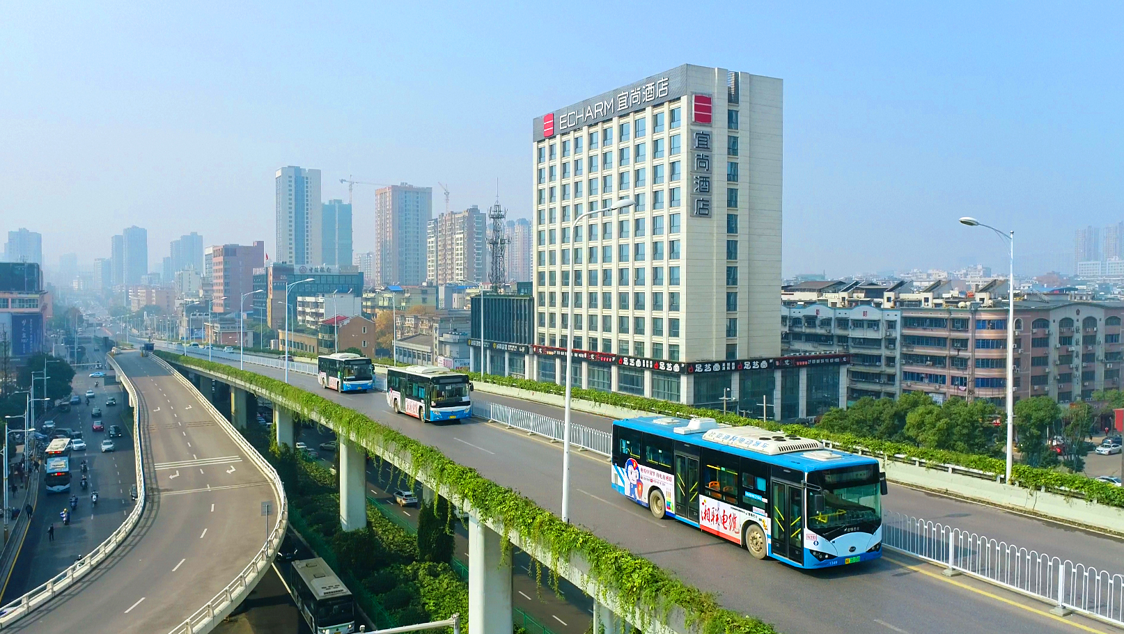品牌建設再提速 | 湘聯(lián)電纜公交車廣告全面上線！
